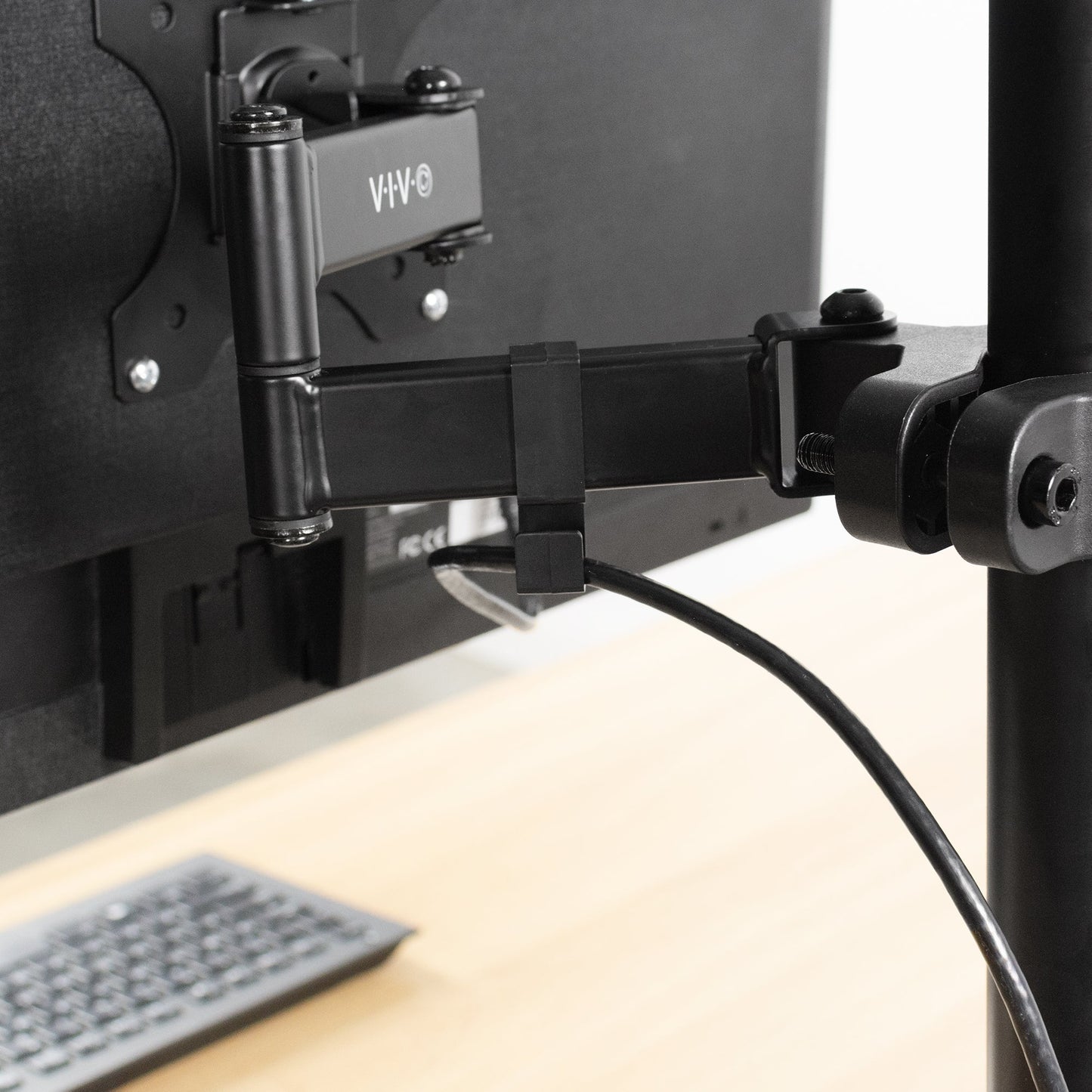 Pole Mount Bracket (extendable) for 17" to 32" TVs